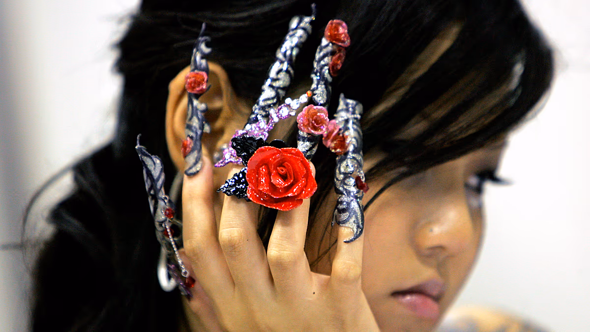 Beim Londoner Nailart-Wettbewerb werden Fantasiewelten auf den Nägeln zum Leben erweckt