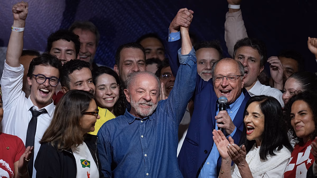 Brasiliens Lula sichert sich den Wahlsieg, während Bolsonaro die Ergebnisse ablehnt