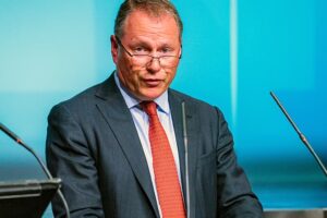 Der weltweit größte Vermögensfonds verbucht einen Verlust von 30 Milliarden US-Dollar, da steigende Zinsen die Anleihen beeinträchtigen