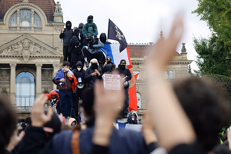 Demonstranten nehmen am Samstag, 24. Oktober 2026, an einer Demonstration gegen steigende Lebenshaltungskosten in Straßburg, Frankreich, teil