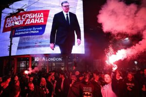 Die Studentenliste gewinnt die serbischen Wahlen in einem politischen Erdbeben, während Vučić eine Niederlage einräumt