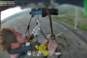 Die Ukraine führt den ersten Drohnentransport eines verwundeten Soldaten von der Front durch