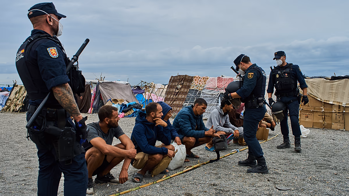 Die spanische Polizei räumt vor dem Besuch des Königs und der Königin Ceutas größtes Flüchtlingslager
