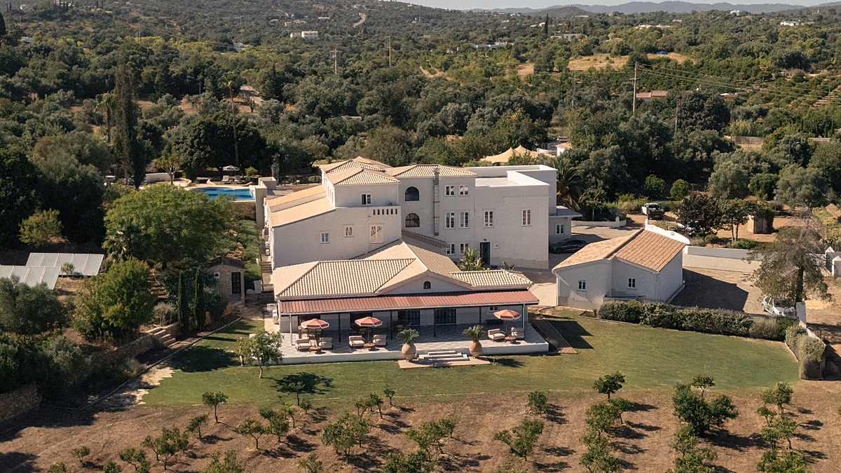 Dieses portugiesische Bauernhaus aus dem 19. Jahrhundert an der Algarve wird in einen Wellness-Retreat umgewandelt