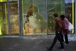 Frankreichs Aufstandsschaden verdoppelt sich: Wie sollen Unternehmen für die Zerstörung aufkommen?