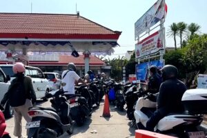 Indonesien: Verzögerungen bei der Kraftstoffversorgung auf Bali führen zu Panikkäufen und stundenlangen Warteschlangen