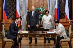 Manny Pacquiao empfängt den polnischen Präsidenten Karol Nawrocki zum Boxtraining in Manila. Der polnische Präsident Karol Nawrocki trainiert in Manila mit der Boxlegende Manny Pacquiao, der jetzt die Nationale Anti-Armuts-Kommission der Philippinen leitet. 10.08.2026