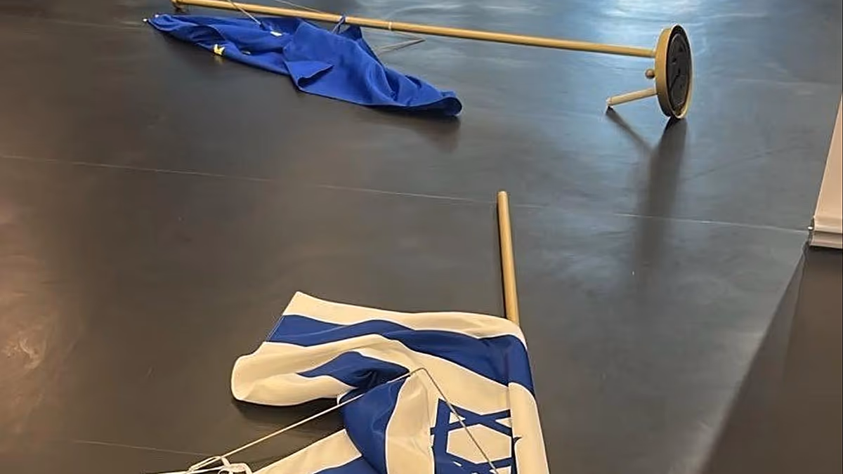 Metsola wird Maßnahmen ergreifen, nachdem Europaabgeordnete Rima Hassan die israelische Flagge entfernt hat