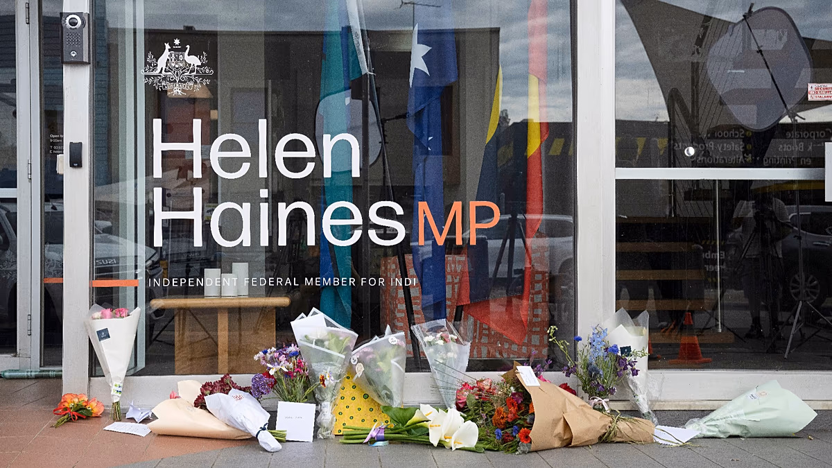 Nach Angaben der australischen Polizei wurde ein Mann angeklagt, nachdem die Abgeordnete Helen Haines absichtlich mit einem Auto angefahren wurde