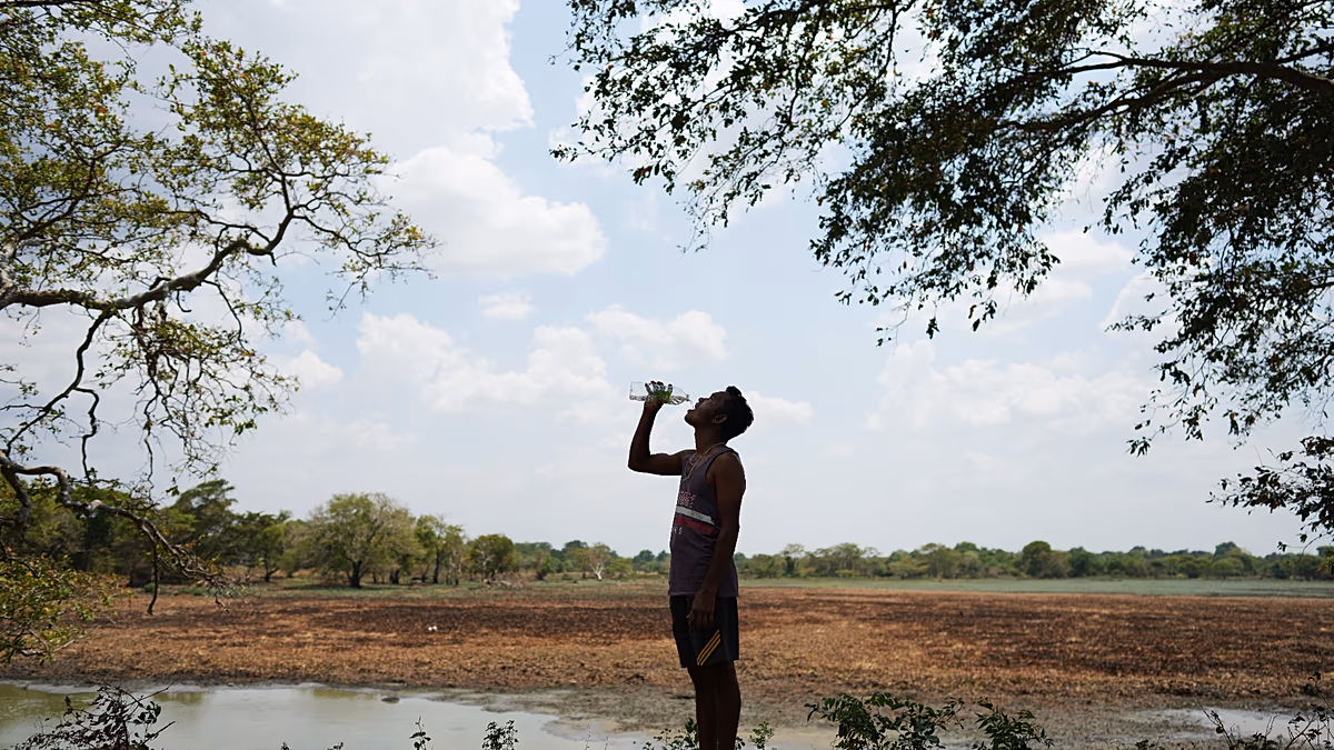 Trockene Brunnen und schrumpfende Wasserlöcher, während die Dürre Sri Lanka erfasst. Die anhaltende Dürre in Zentral-Sri Lanka lässt Brunnen trocken, beeinträchtigt die Lebensgrundlage der Bauern und drängt die Tierwelt dazu, die schrumpfenden Wasserlöcher zu verdrängen. 10.08.2026