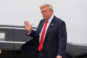 Trump sagt, die Ukraine brauche einen neuen Präsidenten, nachdem Selenskyj das Treibstoffabkommen mit Russland verurteilt hat