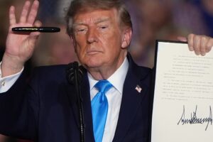 Trump verschiebt die Dieselsteuer für Lkw-Fahrer, da die Kraftstoffkosten schon Wochen vor den Zwischenwahlen in den USA sinken