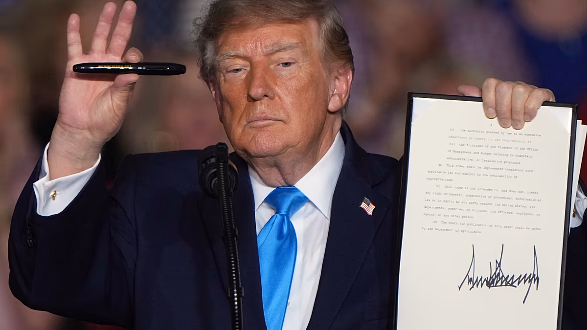 Trump verschiebt die Dieselsteuer für Lkw-Fahrer, da die Kraftstoffkosten schon Wochen vor den Zwischenwahlen in den USA sinken