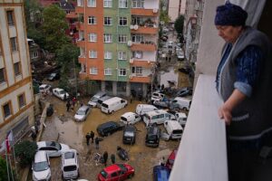Türkei: Die schlimmsten Regenfälle seit 80 Jahren lösen tödliche Überschwemmungen in der Nähe von Istanbul aus