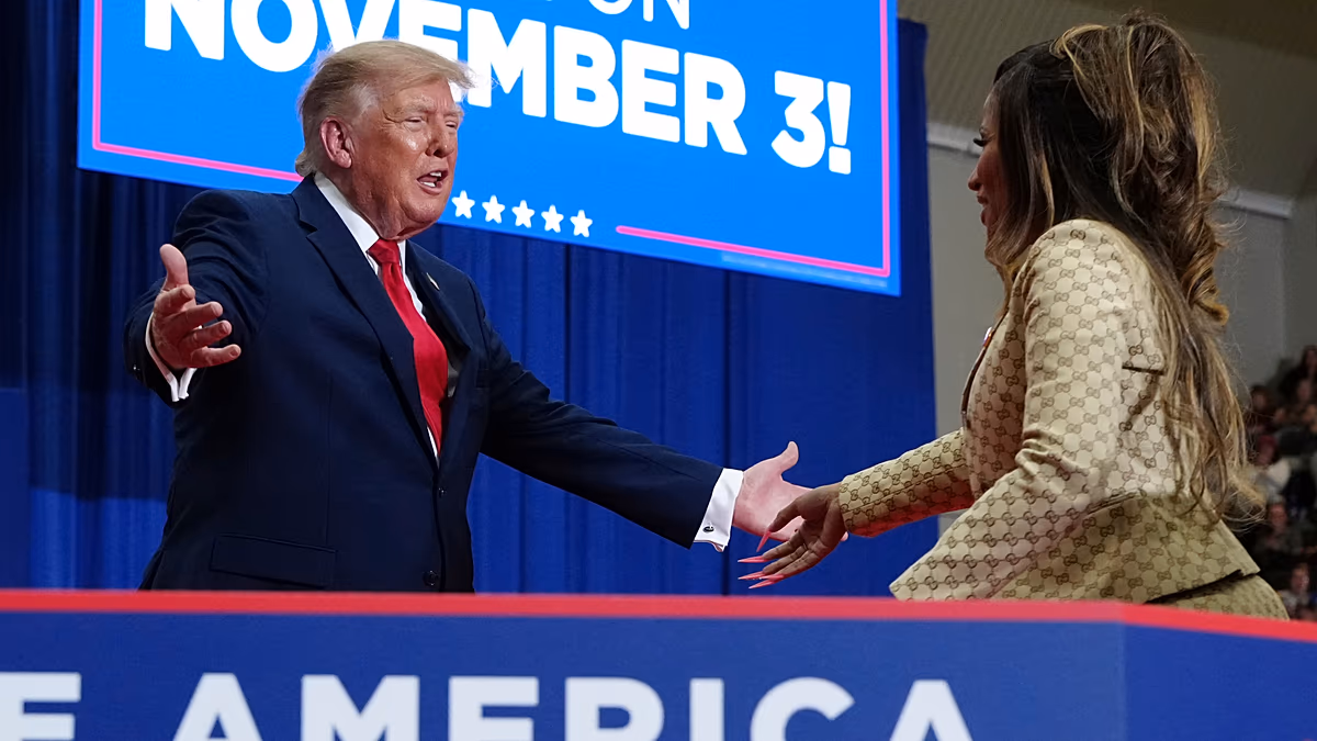 USA: Nicki Minaj unterstützt Trump bei einer Kundgebung der Republikaner in Michigan Nicki Minaj begleitete Donald Trump bei einer Kundgebung der Republikaner in Michigan und erklärte ihre Unterstützung für den Präsidenten. Bei der Veranstaltung erneuerte Trump auch seine Angriffe auf den demokratischen Senatskandidaten Abdul El-Sayed. 26. Oktober 2026