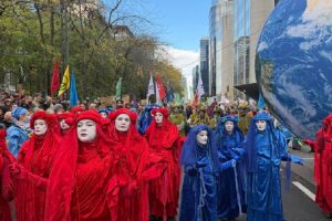 Zehntausende fordern bei Demonstration in Brüssel Klimaschutzmaßnahmen der EU